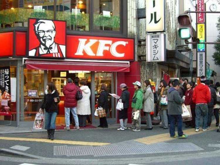 KFC jest popularnym fast foodem na Boże Narodzenie w Japonii