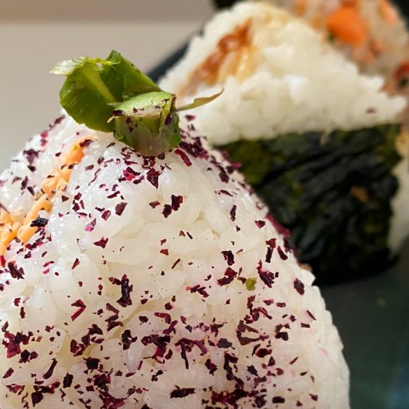 onigiri z furikake jest zdrową i szybką przekąską